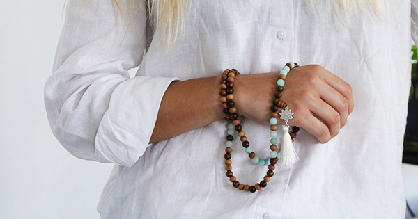 Mala necklace in wood and gemstones Mala necklace in wood and gemstones