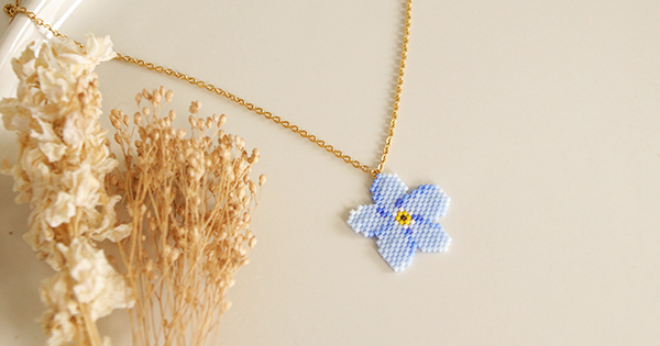 Peyote weaving grid, forget-me-not pendant in Miyuki Delicas 11/0