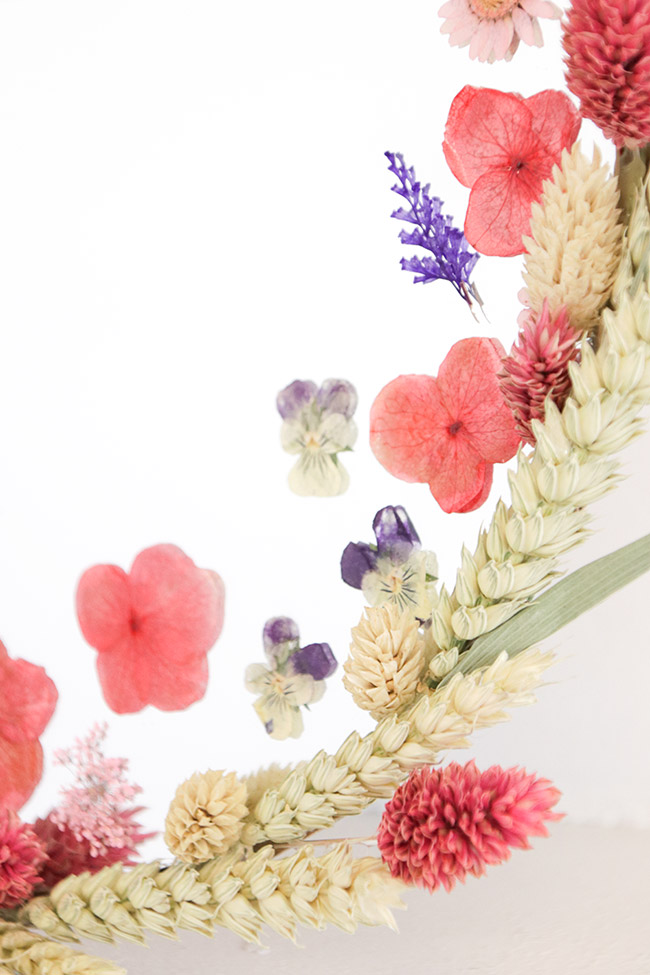 DIY mirror with dried flowers