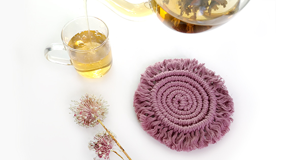 DIY sous verre et dessous de plat en macramé DIY sous verre et dessous de plat en macramé