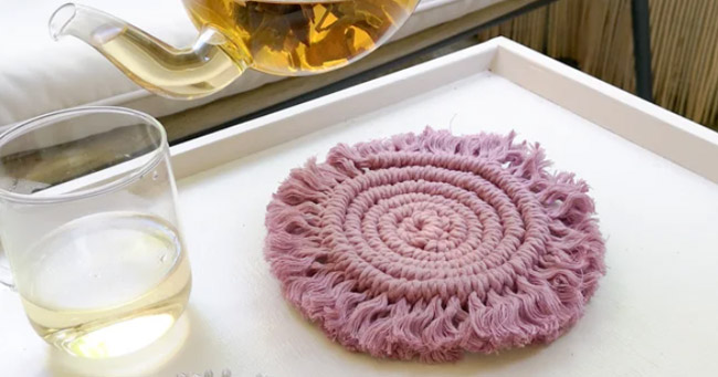 dessous de plat en macramé violet