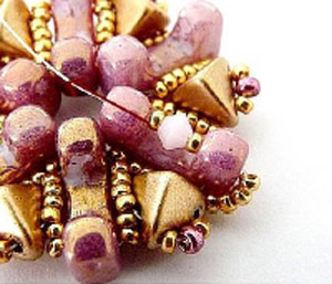 Step 10 DIY Thais Pendant in Glass Beads by Puca