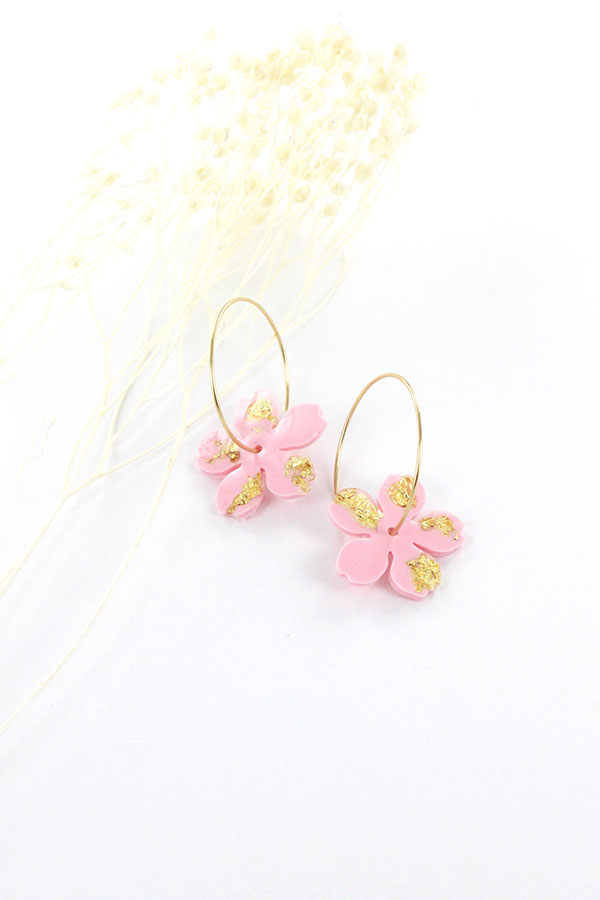 Schema  Colorful uv resin flowers mounted on hoops