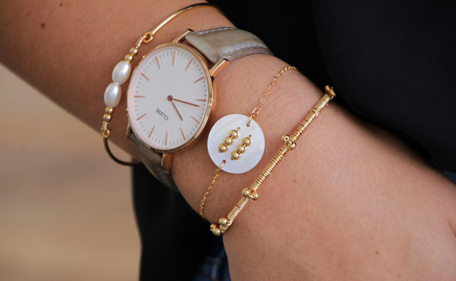 Trio of DIY bracelets in golden and pearly accumulation : Step 4