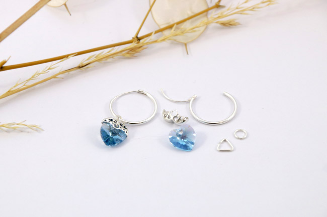 Mounting of PureCrystal heart hoop earrings