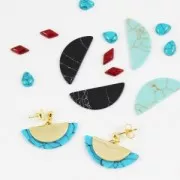 Triangle cabochon imitation Howlite tinted 8.5x8.5 mm Jet x5