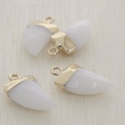 Mini tooth pendant with a synthetic faceted gemstone 20mm Opale/Gold Tone x1