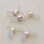 Mini horn pendant with a synthetic gemstone 12 mm Opal/Gold Tone x1