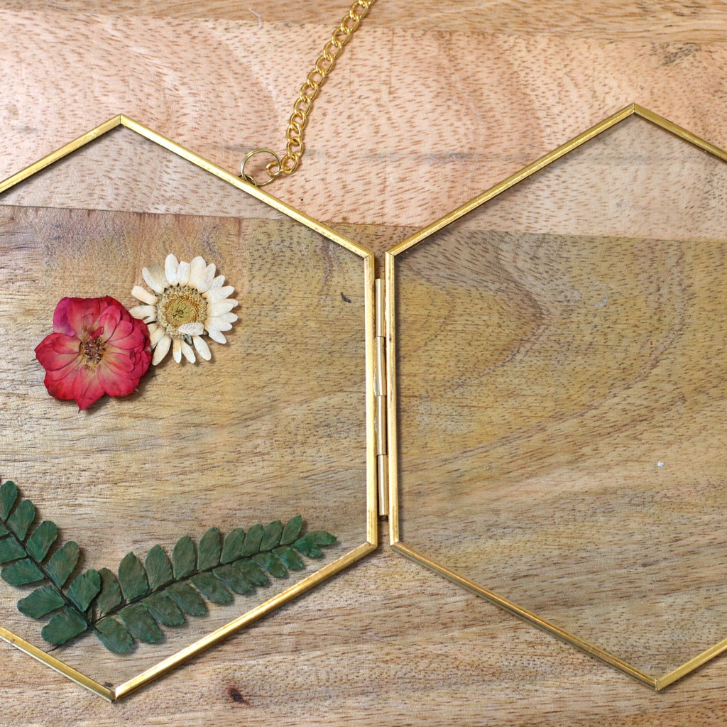 Hexagon photo frame to hang glass and metal 150x130x7mm x1 Perles & Co