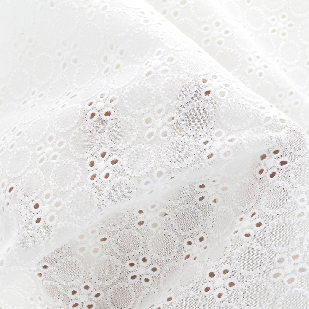 English embroidery fabric Leaves pattern White x10cm Perles & Co