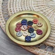 Round 2-hole mother-of-pearl button Atelier Brunette - Glitter 9 mm Forest x1