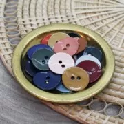 Round 2-hole mother-of-pearl button Atelier Brunette - Glossy 10 mm Mustard x1