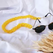 Glossy plastic chain with oval twisted links 29x21 mm - Yellow x50 cm