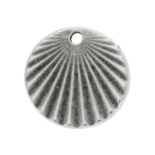 16mm Round engraved charm with a pleated effect - Fine Antique silver plating x1