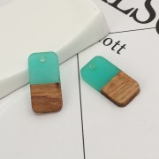 21x10mm wood-effect rectangle resin pendant - Turquoise / Brown x1