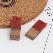23x9mm wood-effect rectangle resin pendant - Terracotta / Brown x1