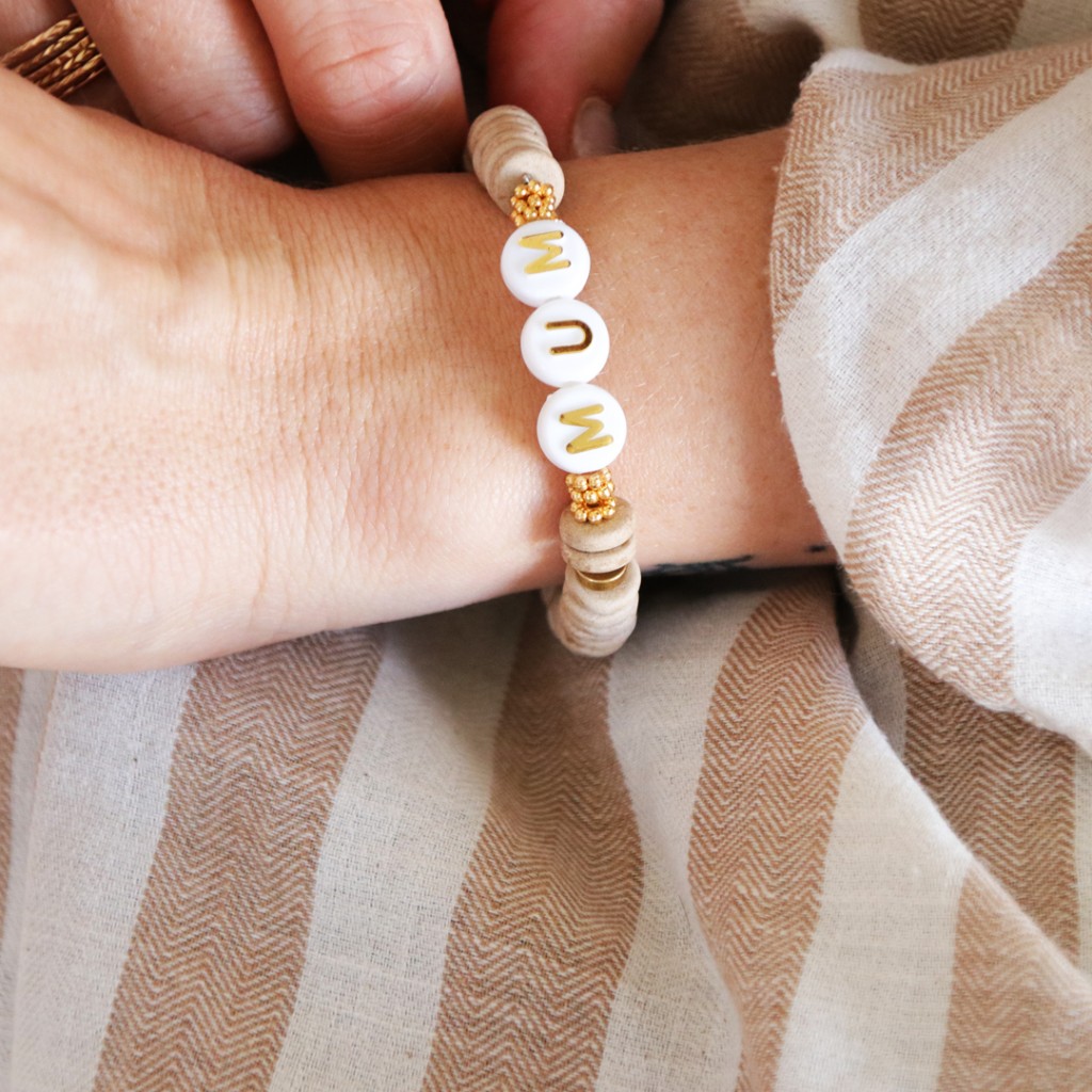 Assortment of 200 round alphabet 9.5m letter beads White Gold x1