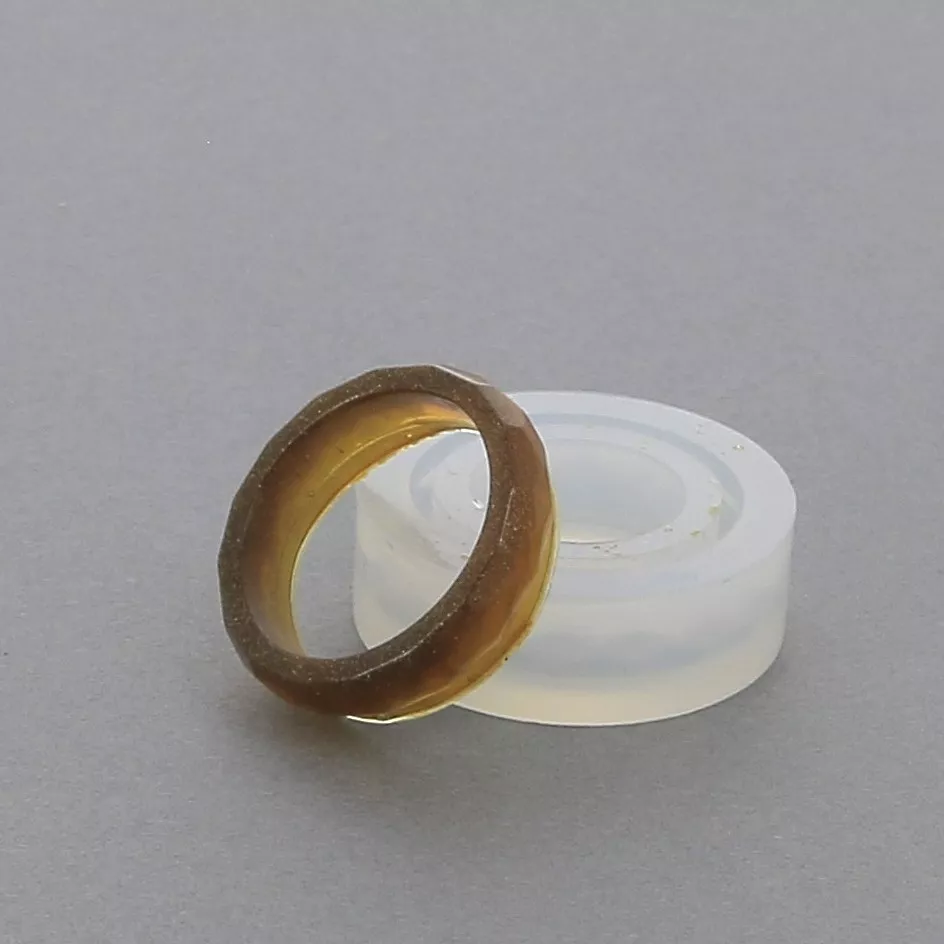 Silicone mold for facetted resin rings Size 52 x1 Perles Co