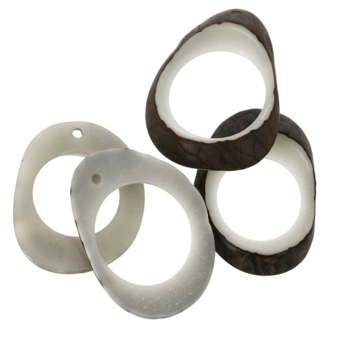 24x22mm Irregular oval hollowed out pendants in Tagua - Ivory x4