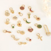 11x5mm Moon Charm with zirconium oxide - Crystal - 3 micron Gold plated x1