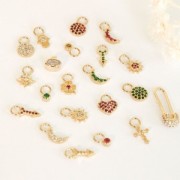 10x5.5mm Clover Charm with zirconium oxide - Green - Gold plated 3 micron x1