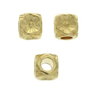 5mm Cube bead - flower pattern - Fine Gold Plated x1
