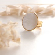 20mm Round Mother of Pearl cabochon - White x1