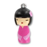 Kokeshi charm 27mm Fuschia x1