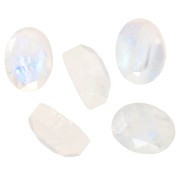 8x6mm Faceted oval cabochon - Moonstone x1
