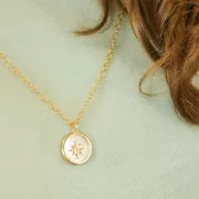 19x17mm Mother-of-pearl pendant - Cross pattern - 3 micron Gold plated x1