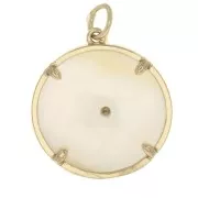 19x17mm Round mother-of-pearl pendant - worked pattern - 3 micron Gold plated x1
