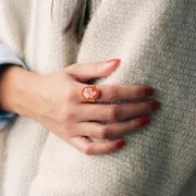 Adjustable hammered ring for 18x13 mm cabochon - Gold Tone x1