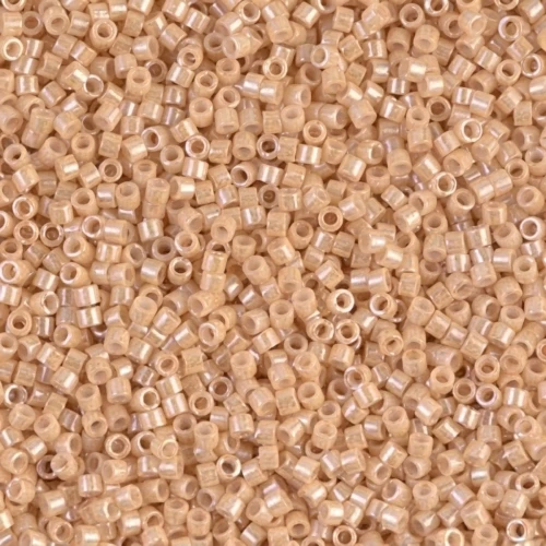 Miyuki Delica 11/0 DB0205 - Light Caramel Ceylon x 100 g