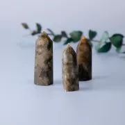 arrow-shaped Faceted Labradorite - gemstone - random size x1