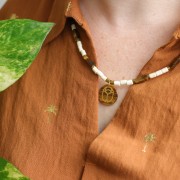 20mm Round flat pendant - beetle - exclusive to Perles & Co - Carnelian - Gold x1