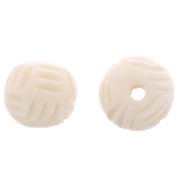 13mm Round engraved bone beads - Natural x4