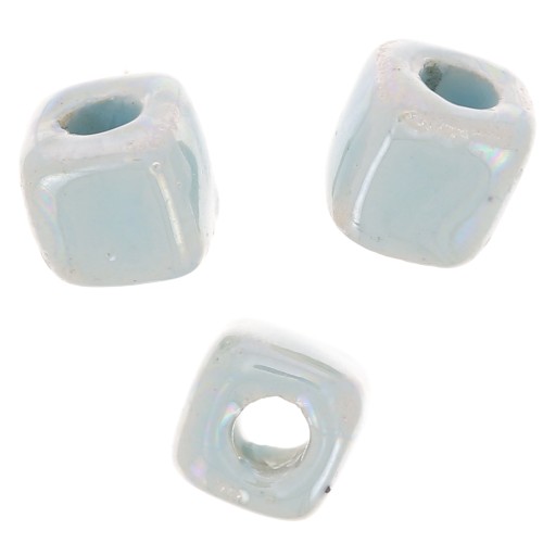 5mm Ceramic cube beads - Light blue iridescent x5