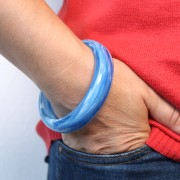 67mm Thick transparente Resin Bracelet - Marbled Blue x1