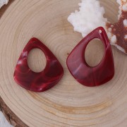 42x34mm Triangle Resin Pendant - Marbled Dark Red - White x1