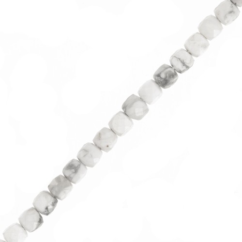 4x4mm Faceted cube gemstone beads - Howlite x10