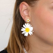 44x43mm Acetate Daisy Pendant - White - Yellow Glitter x1