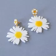 44x43mm Acetate Daisy Pendant - White - Yellow Glitter x1