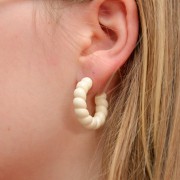 30mm Twisted resin hoop earrings - Ivory x2
