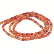 Faceted cube beads 2.5x2.5 mm in dyed gemstone - Carnelian x40cm|raw }}