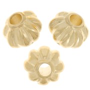 8mm Flower effect round beads - Fine Gold plated x4