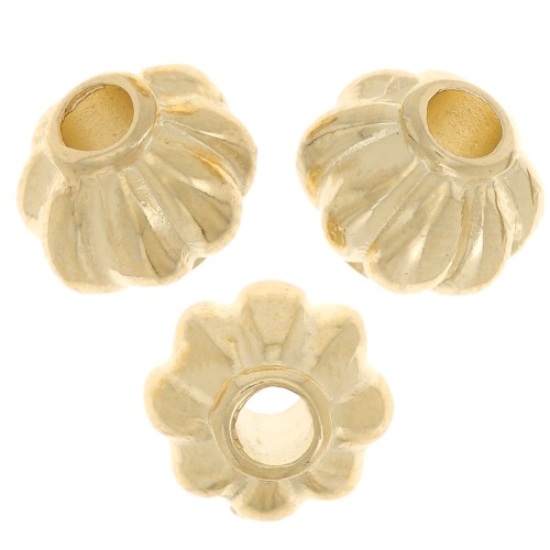 8mm Flower effect round beads - Fine Gold plated x4