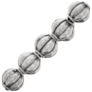 8mm Flower effect round beads - Antique silver x4