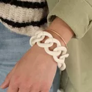 39x34mm Oval twisted acrylic link - Opaque cream satin x1