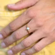 Delicate adjustable ring, sizes T52–T58, with a 4 mm cabochon and small beads; 304 stainless steel, gold-plated