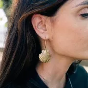 35x31mm Shell pendant - Gold Tone x1